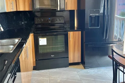 219 NE 14th Ave # 401, Hallandale Beach FL 33009