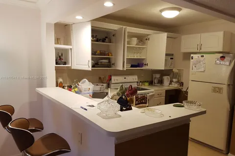 3740 Inverrary Dr # 3D, Lauderhill FL 33319
