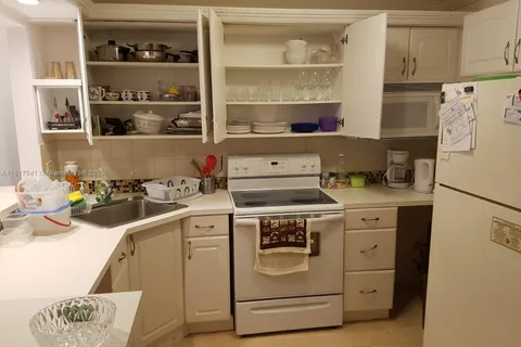 3740 Inverrary Dr # 3D, Lauderhill FL 33319