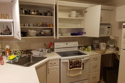 3740 Inverrary Dr # 3D, Lauderhill FL 33319