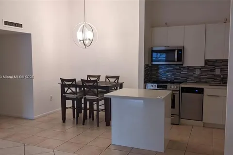 927 NE 199th St # 205, Miami FL 33179