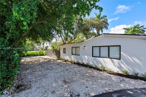 490 NE 141st St # 490, North Miami FL 33161