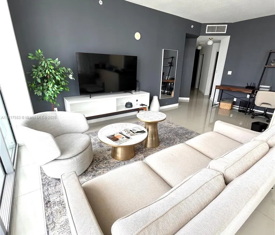 79 SW 12th St, Miami FL 33130
