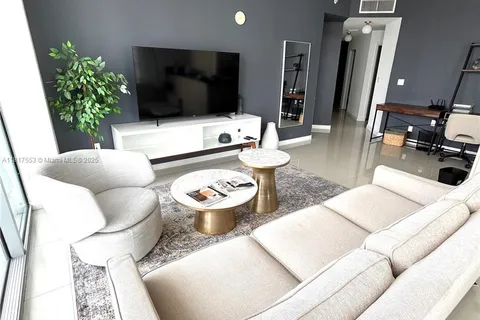 79 SW 12th St, Miami FL 33130