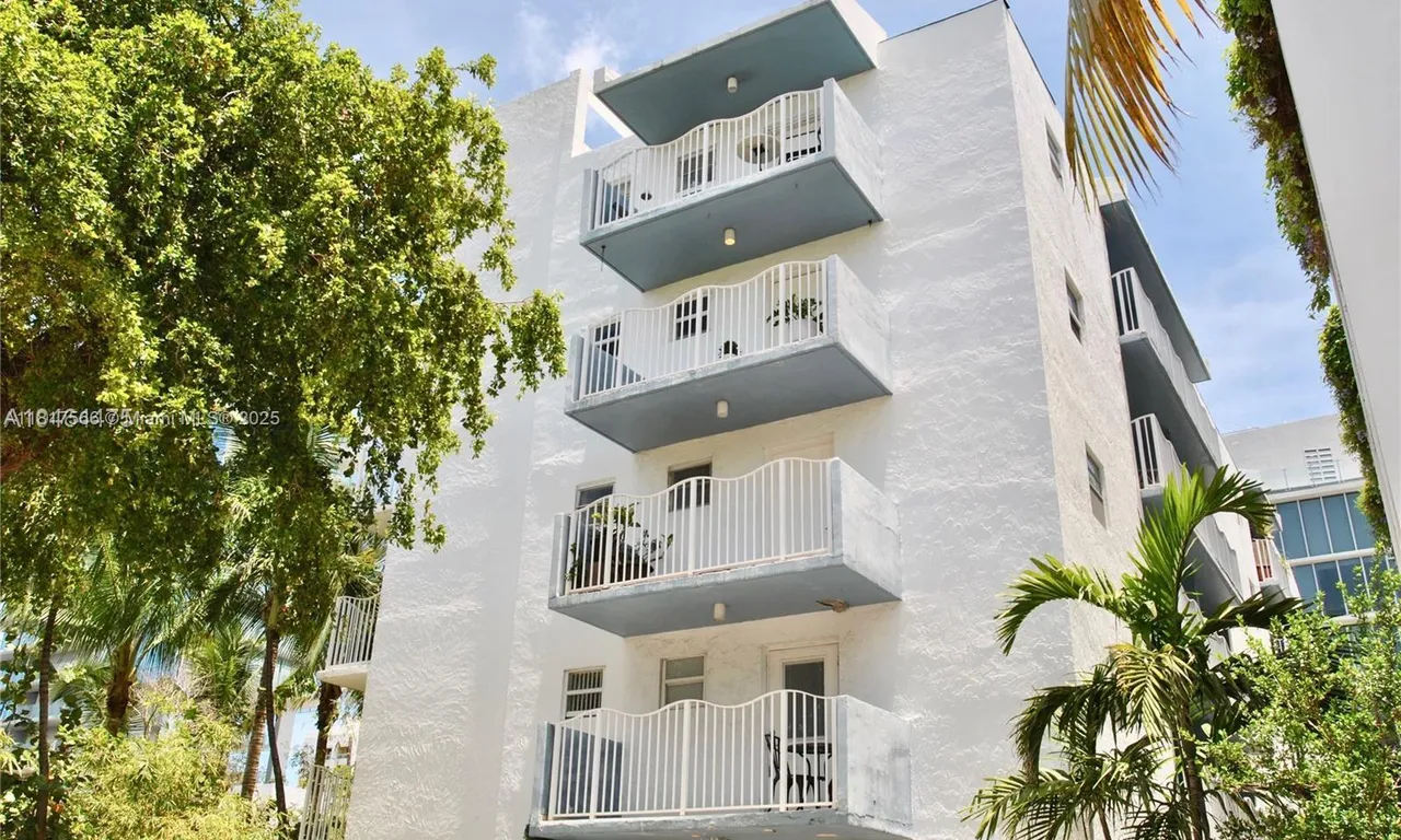 61 collins # 402, Miami Beach FL 33139