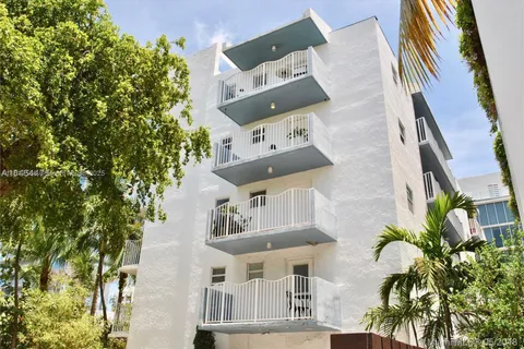 61 collins # 402, Miami Beach FL 33139