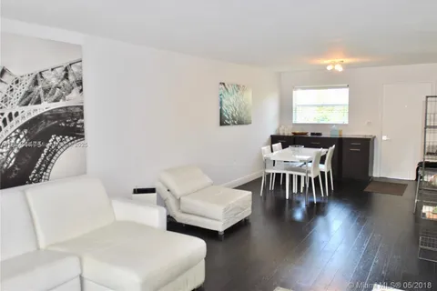 61 collins # 402, Miami Beach FL 33139