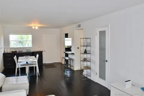 61 collins # 402, Miami Beach FL 33139