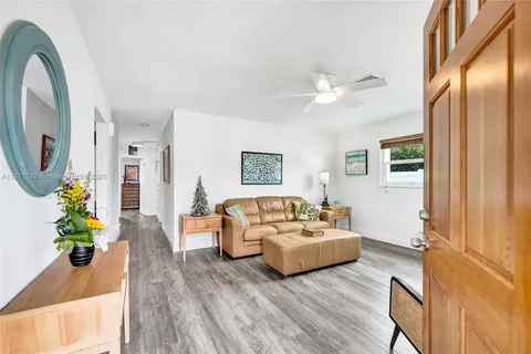 837 NW 10th Ave, Dania Beach FL 33004