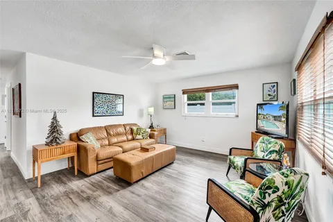 837 NW 10th Ave, Dania Beach FL 33004