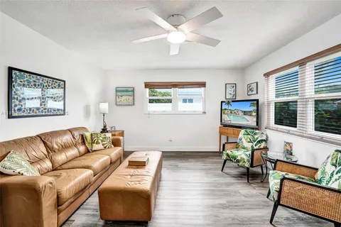 837 NW 10th Ave, Dania Beach FL 33004