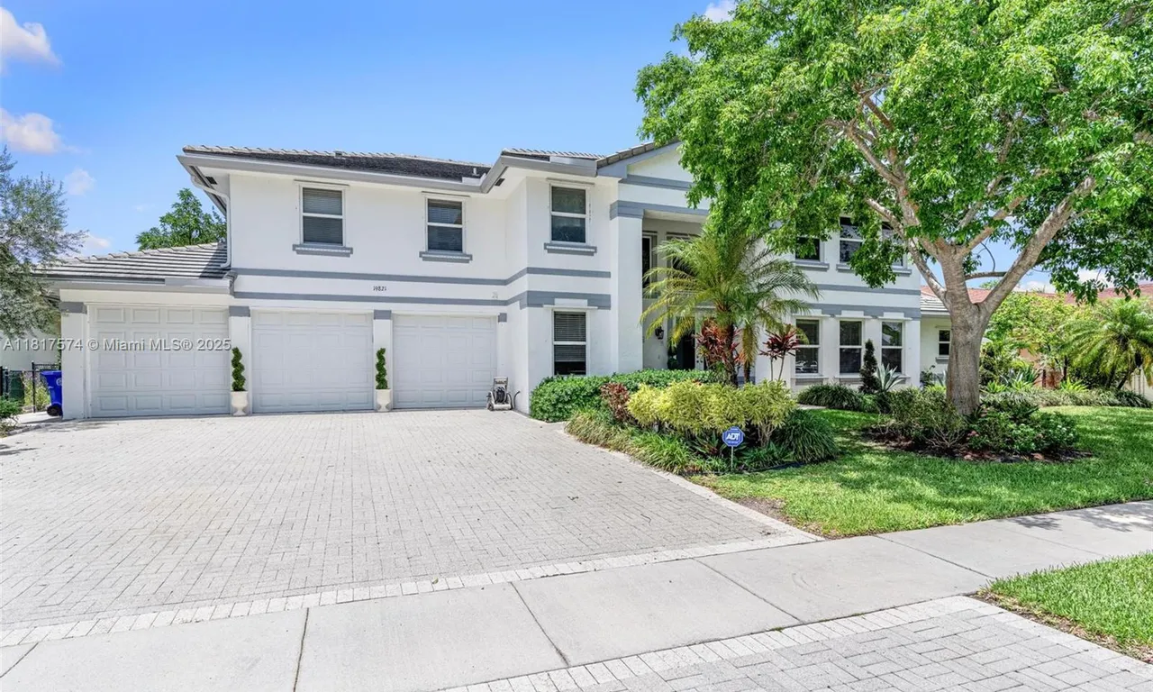 19821 NW 4th St, Pembroke Pines FL 33029