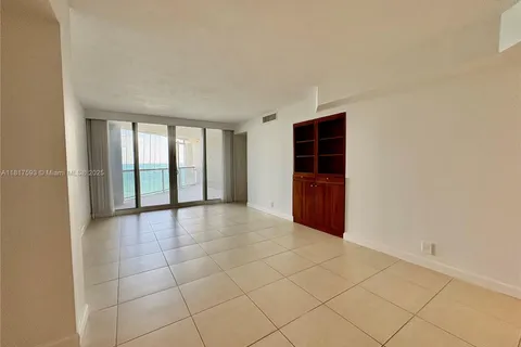 6767 Collins Ave # 907, Miami Beach FL 33141