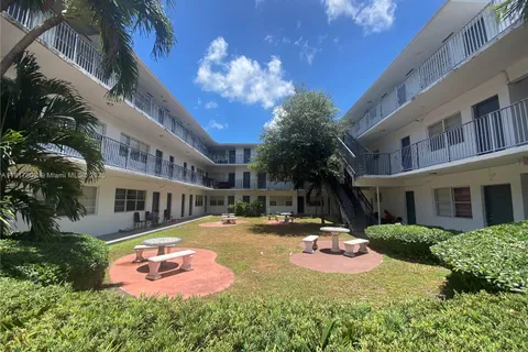13700 NE 6th Ave # 211, North Miami FL 33161
