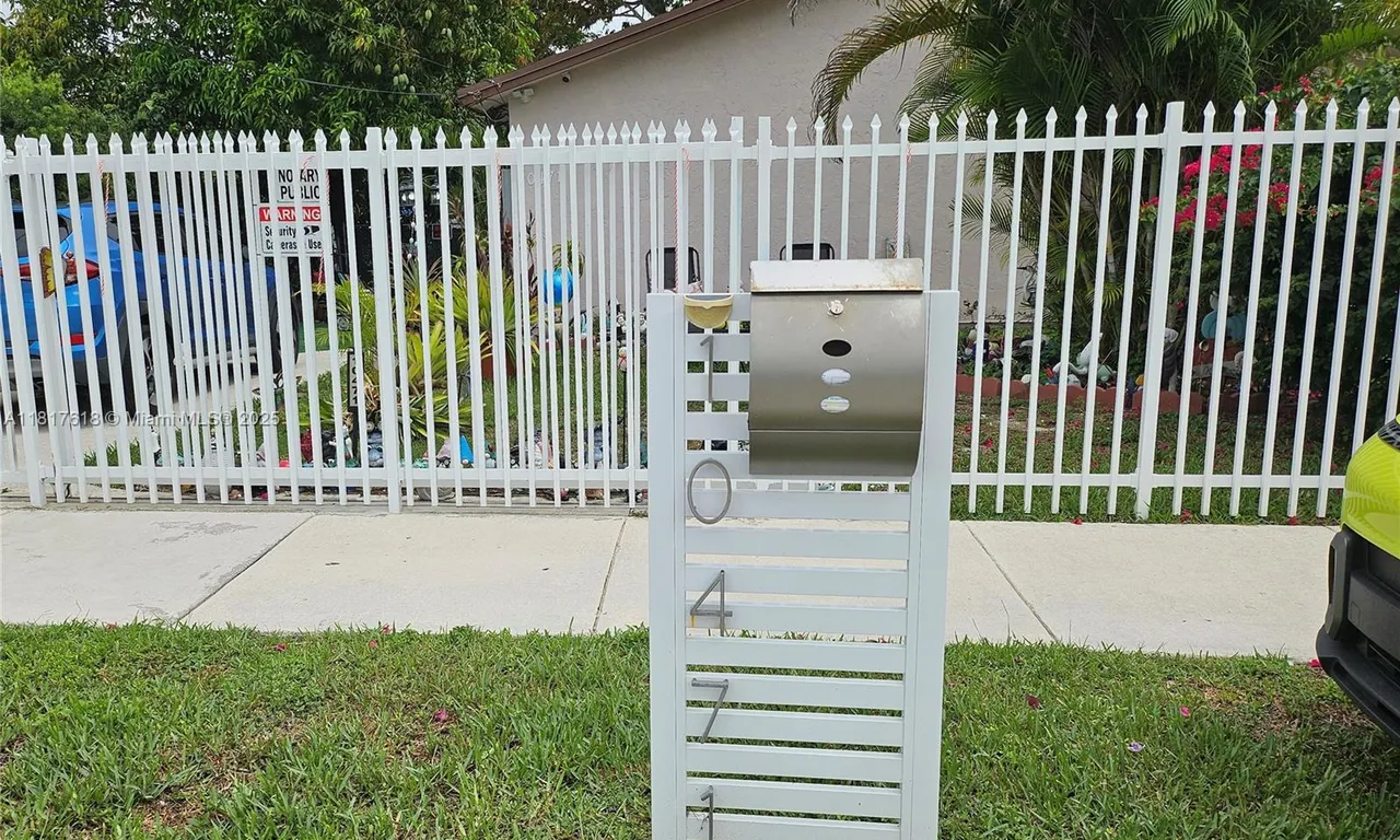 10471 SW 174th Ter, Miami FL 33157