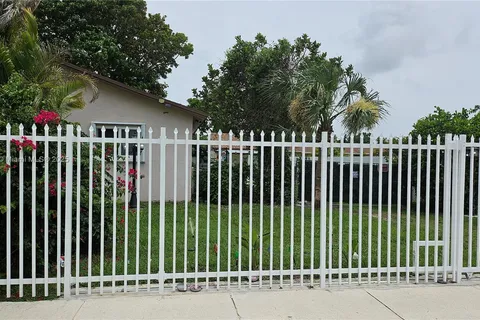 10471 SW 174th Ter, Miami FL 33157