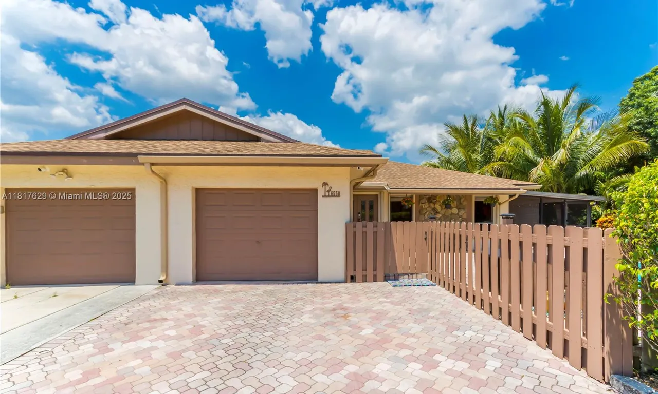 6550 NW 4th Ct, Plantation FL 33317