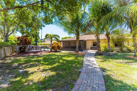 6550 NW 4th Ct, Plantation FL 33317