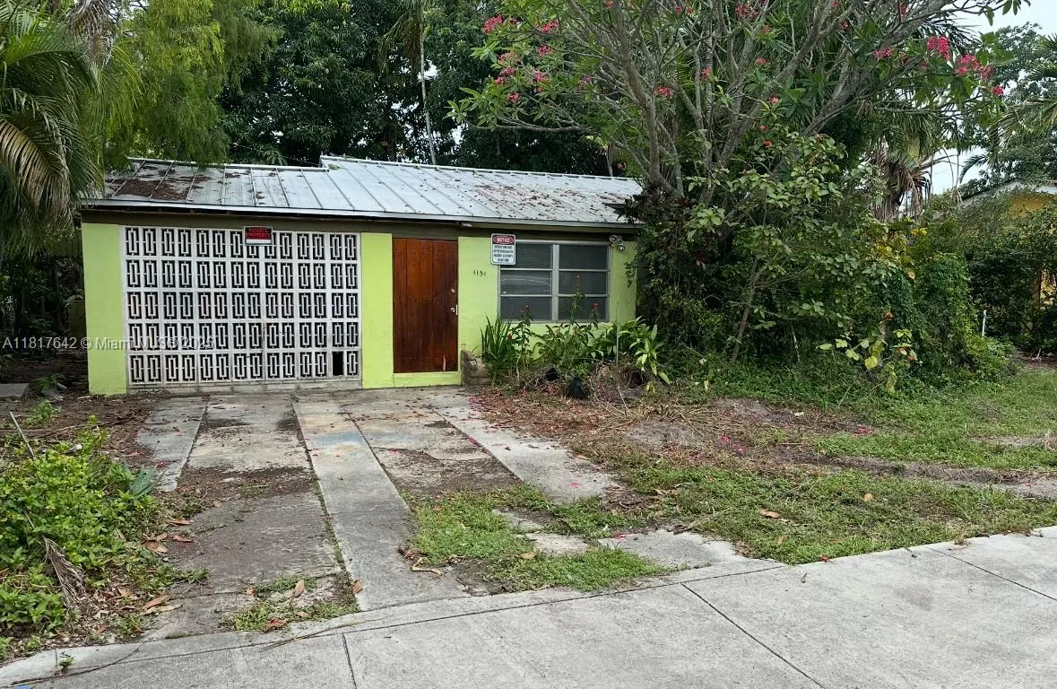 1151 NW 112th St, Miami FL 33168