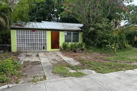 1151 NW 112th St, Miami FL 33168