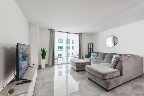 1200 Brickell Bay Dr # 2112, Miami FL 33131
