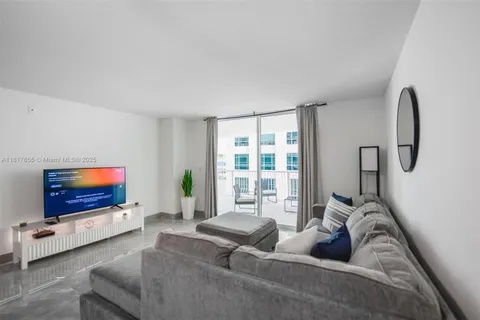 1200 Brickell Bay Dr # 2112, Miami FL 33131