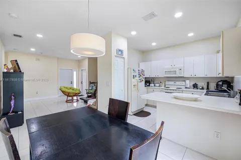 2741 NE 4th St # 204, Homestead FL 33033