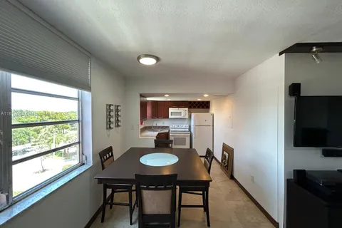 1700 NE 191st St # 500, Miami FL 33179