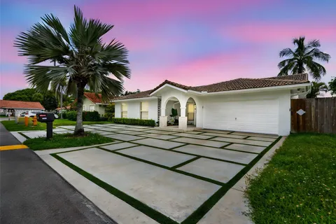 5976 SW 88 pl, Miami FL 33173