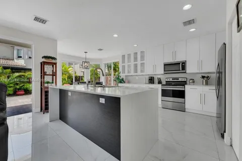 10738 NW 70th Ln, Doral FL 33178