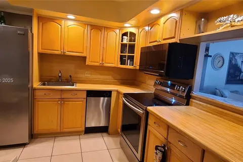2801 NE 183rd St # 1211W, Aventura FL 33160