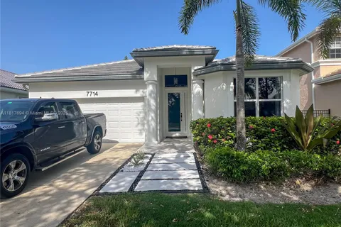 7714 NW 70th Way, Parkland FL 33067
