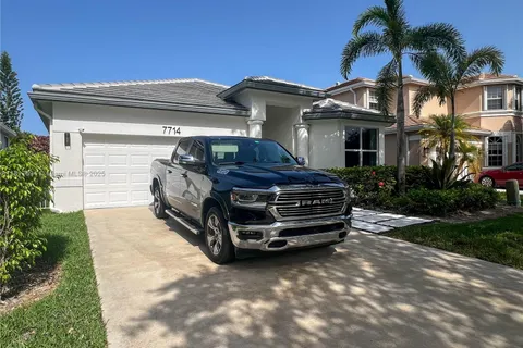 7714 NW 70th Way, Parkland FL 33067