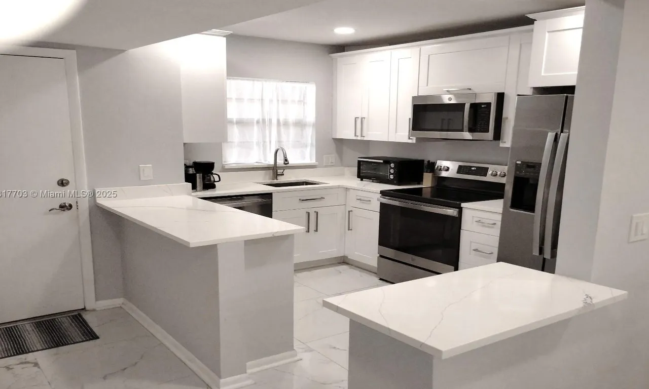 200 Jacaranda Country Club Dr # 5B, Plantation FL 33324