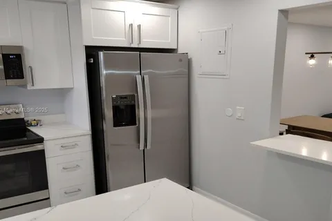 200 Jacaranda Country Club Dr # 5B, Plantation FL 33324