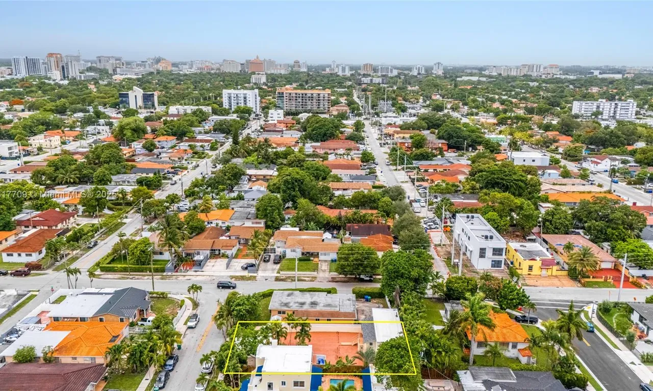 2385 SW 17th St, Miami FL 33145
