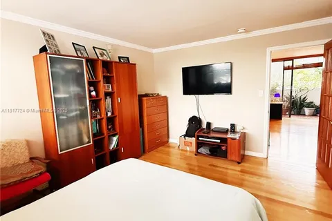 555 NE 30 st # 201, Miami FL 33137