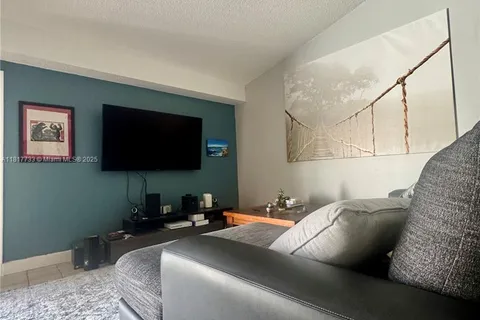 807 NE 214th Ln # 3, Miami FL 33179