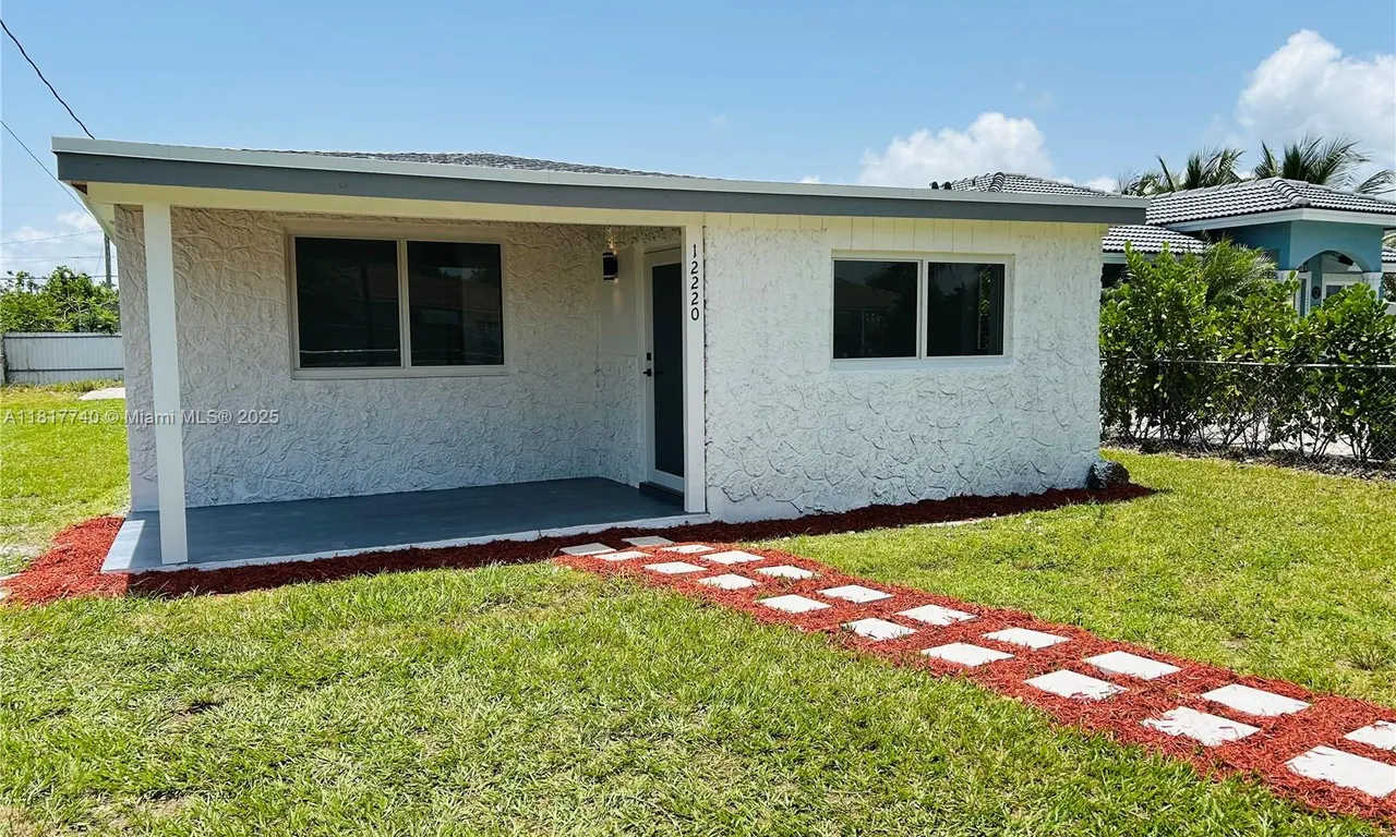 12220 SW 216th St, Miami FL 33170