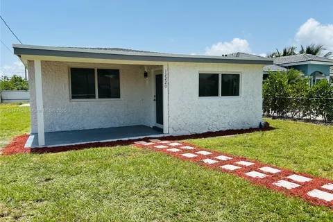 12220 SW 216th St, Miami FL 33170