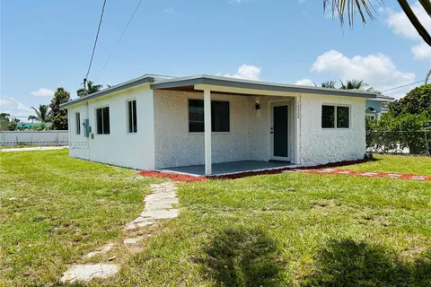 12220 SW 216th St, Miami FL 33170