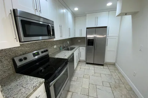20505 E Country Club Dr # 135, Aventura FL 33180