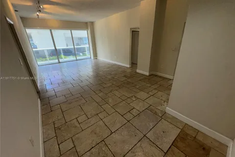 20505 E Country Club Dr # 135, Aventura FL 33180