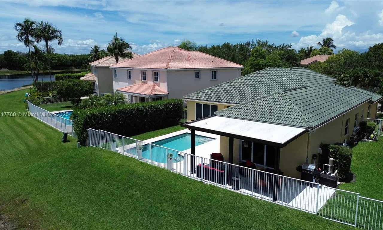 4221 Laurel Ridge Cir, Weston FL 33331