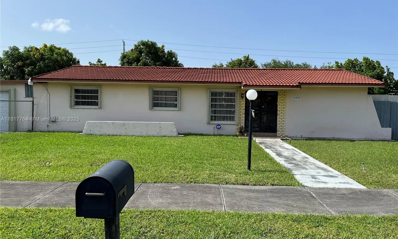 10845 SW 26th Ter, Miami FL 33165