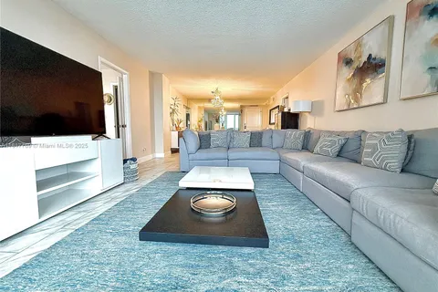 3800 S Ocean Dr # 1011, Hollywood FL 33019