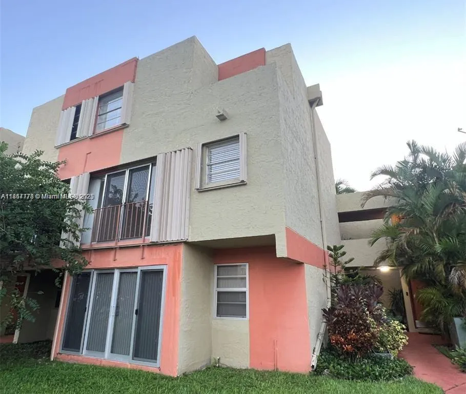 9321 SW 4th St # 209C, Miami FL 33174