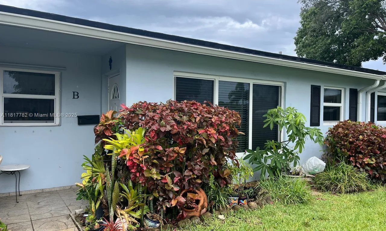 557 High Point Dr # B, Delray Beach FL 33445