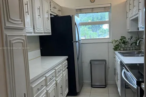557 High Point Dr # B, Delray Beach FL 33445