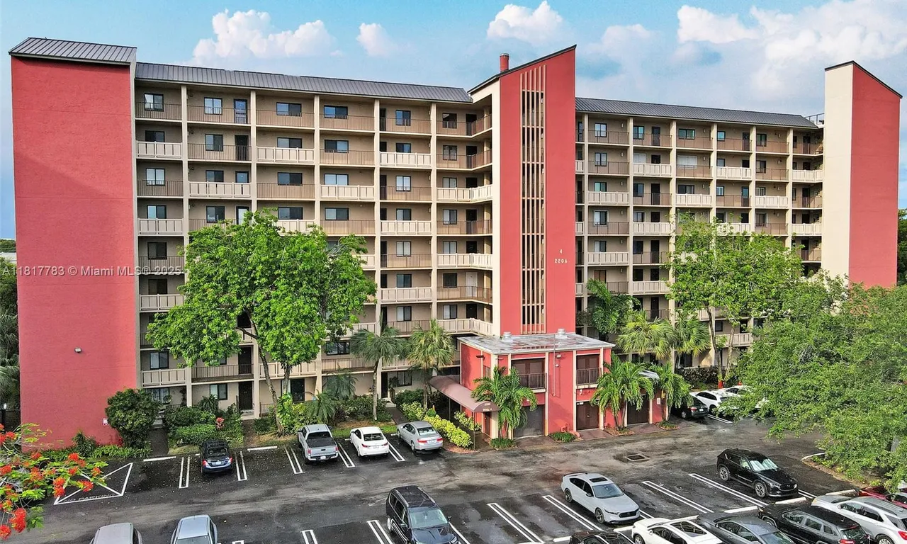 2206 S Cypress Bend Dr # 904, Pompano Beach FL 33069